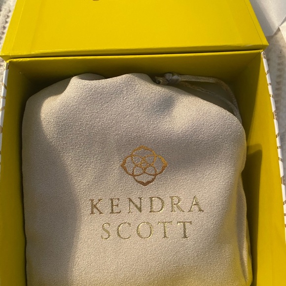 KENDRA SCOTT NECKLACe - Picture 3 of 5